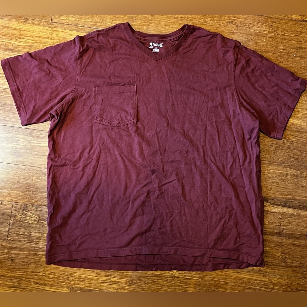 2X - NWOT plum long tail, cotton,pocket Tee.Relaxed fit, V-neck for max comfort.
